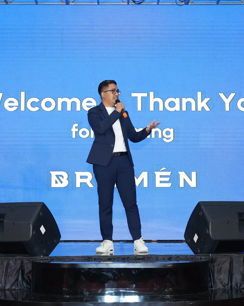 Thobroni Ali di panggung BROMEN Reseller Award 2.0