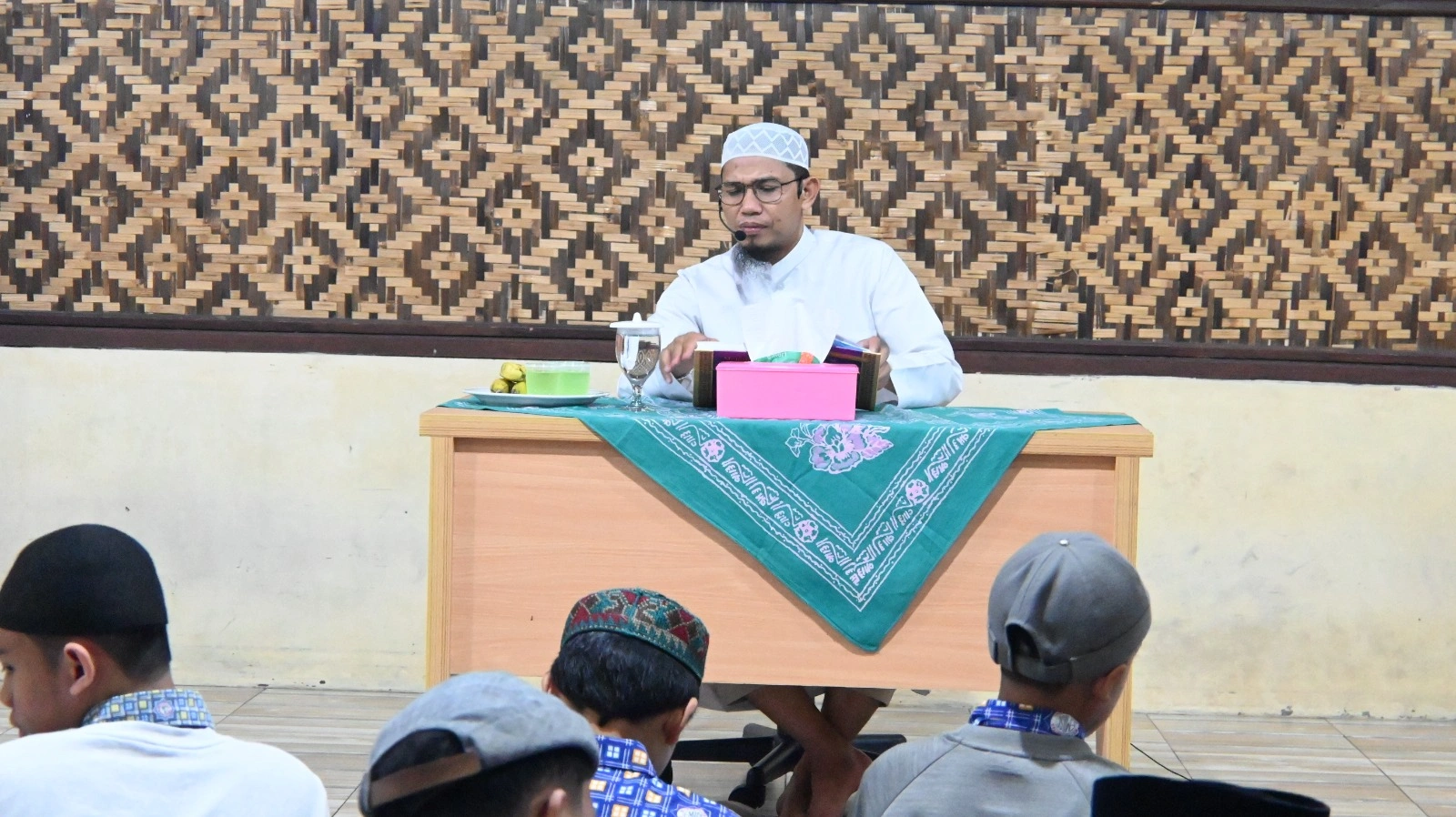Ustadz Abu Usamah Syamsul Hadi, Lc.