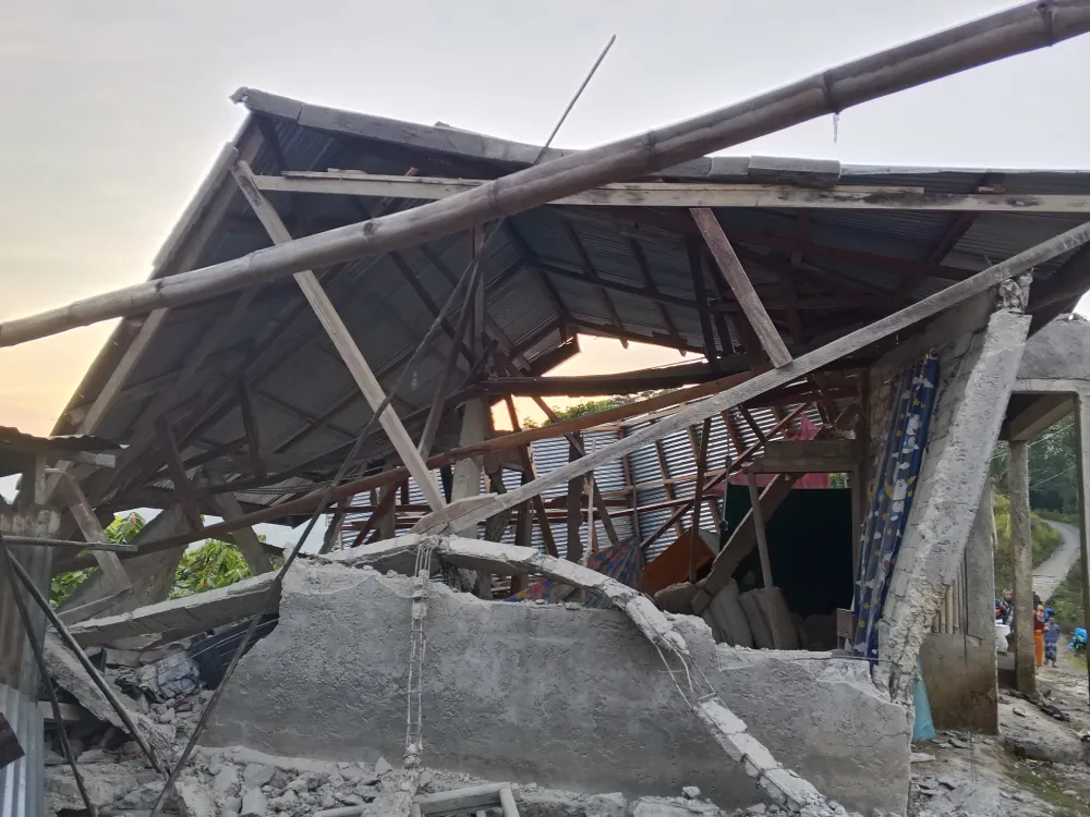 Distribusi bantuan logistik LMI untuk korban gempa NTT