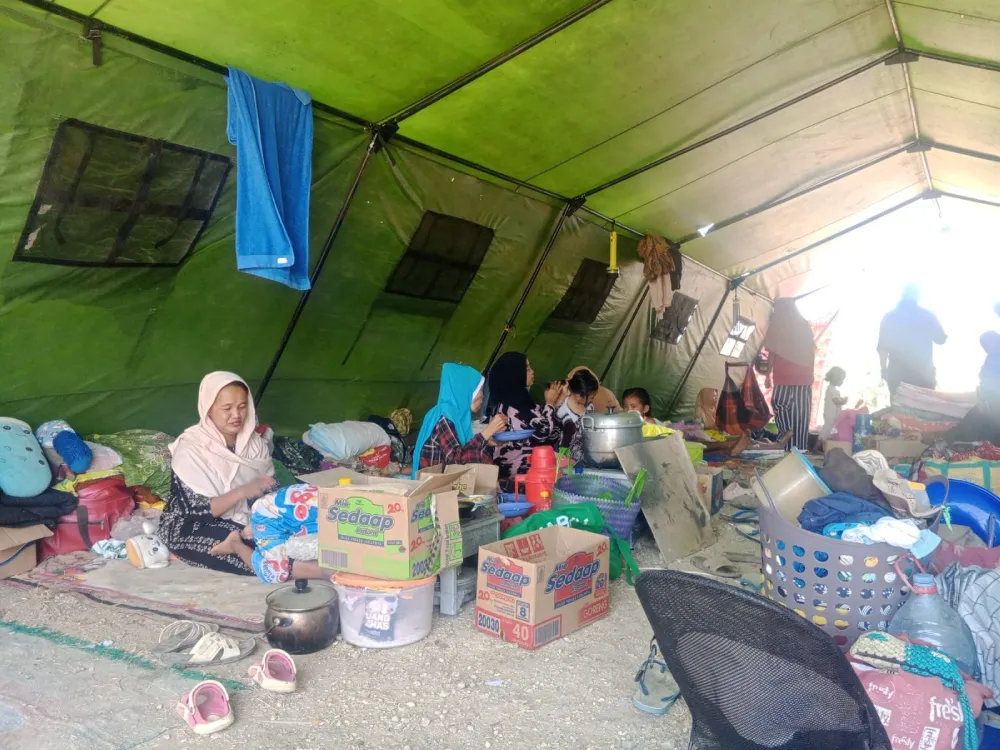 Dapur umum LMI untuk para pengungsi gempa NTT