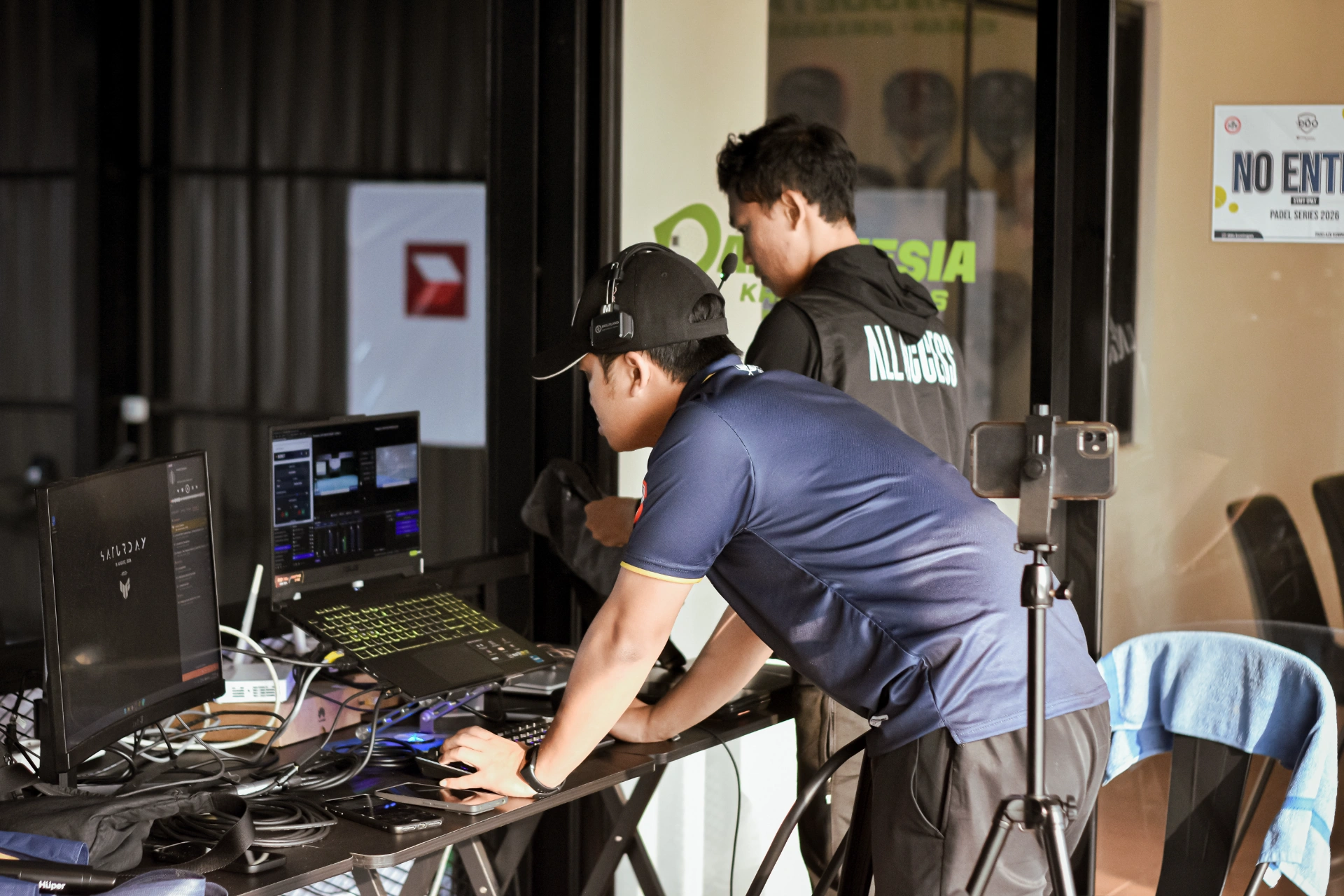 Setup laptop Resolume dengan layar presentasi